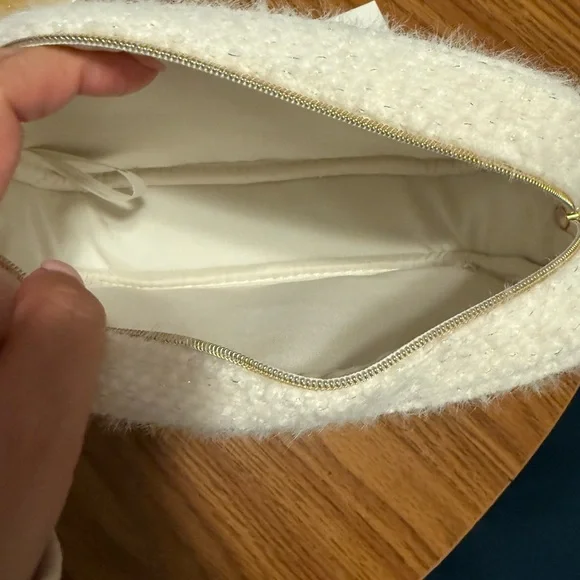 Chanel Cream Textured Pouch with Gold Logo - Picture 4 of 5